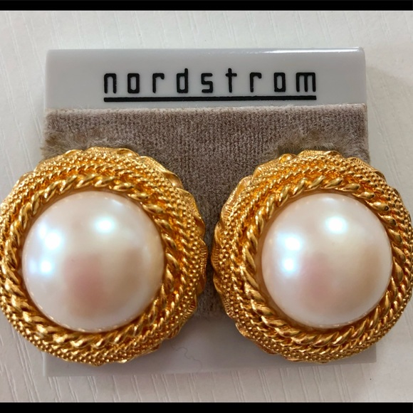 Newman Marcus 2 asymmetric Gold hinged 4” cuff bracelets. - Picture 8 of 16